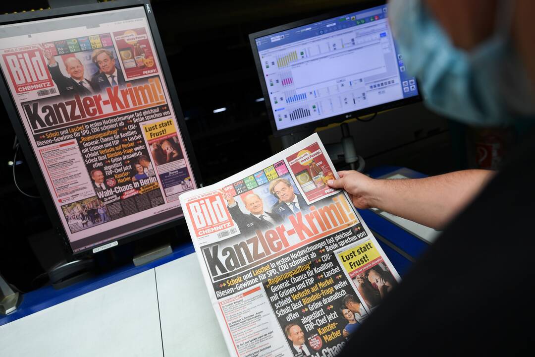 Vokietija žengia į nežinomybę, varžovams grumiantis dėl teisės vadovauti kitai vyriausybei