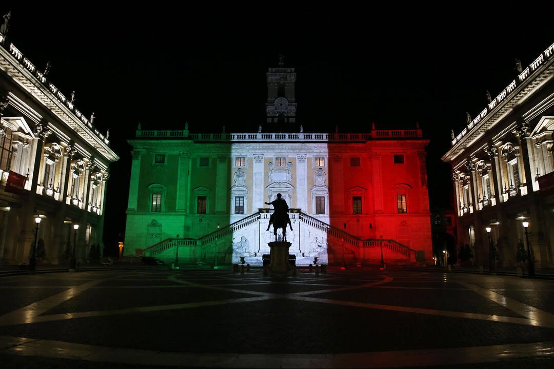 Italijos vėliavos spalvomis nušvis dalis istorinių sostinės pastatų