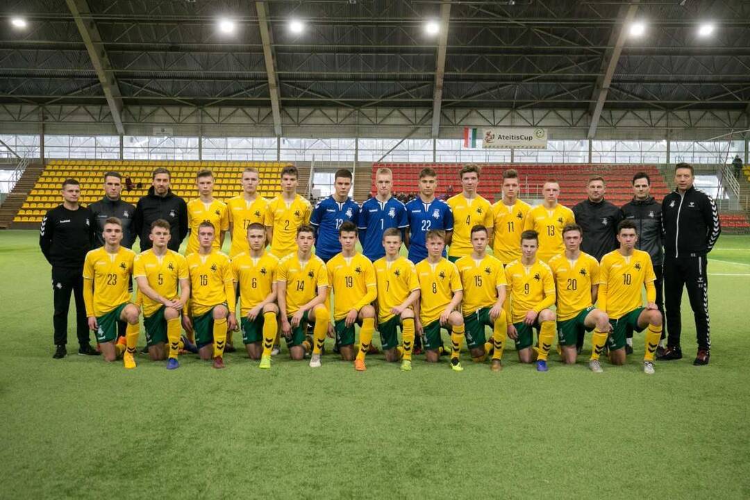Lietuvos U-18 futbolo rinktinė pradės kovą turnyre Minske