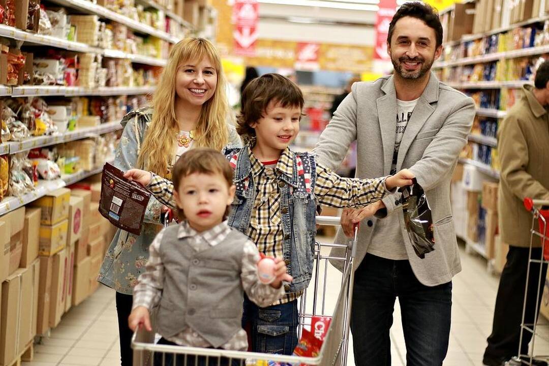 Ministras: gausios šeimos prekes ir paslaugas galės įsigyti su nuolaida