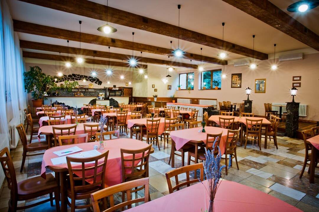 Asociacija: viešbučiai ir restoranai priversti stabdyti mokėjimus