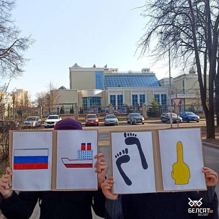 Aliuzija: pačioje karo su Ukraina pradžioje, dar 2014 m., Rusijos prezidentas gavo Putlerio pravardę.