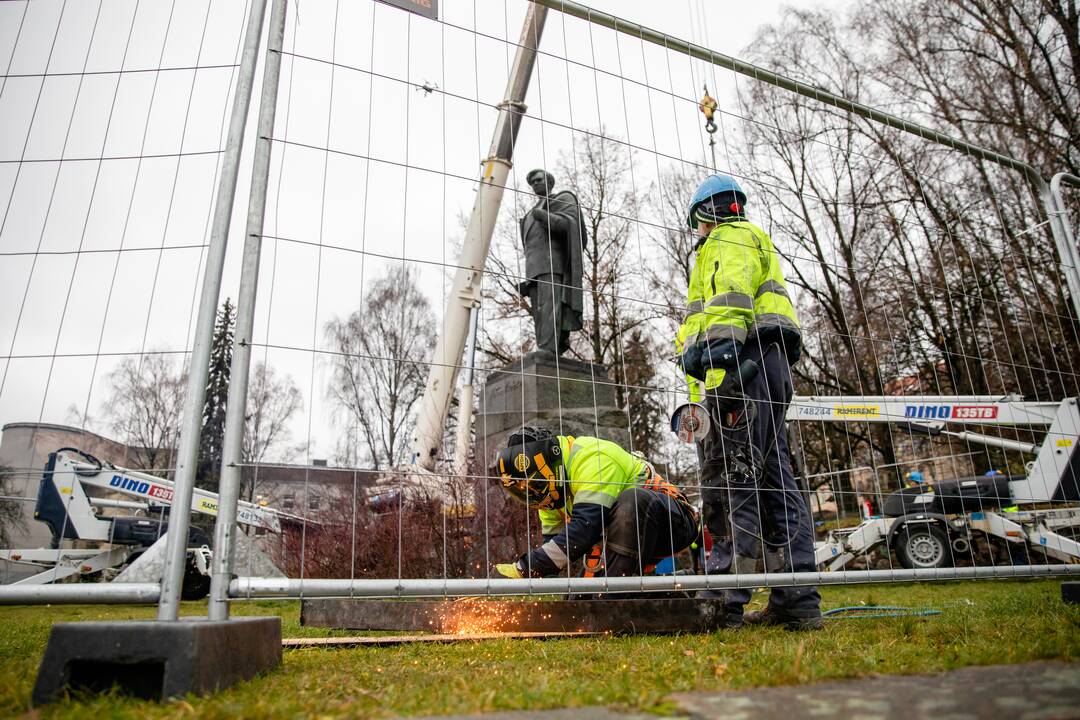 Vilniuje nukeltas P. Cvirkos paminklas