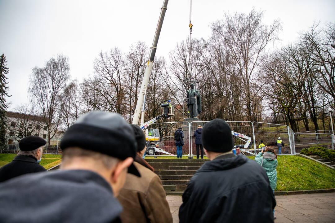 Vilniuje nukeltas P. Cvirkos paminklas