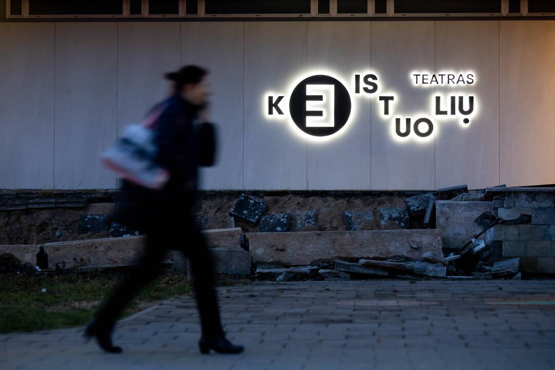 Ministras tikisi taikos sutarties su „Keistuolių teatru“ dėl skirtos baudos