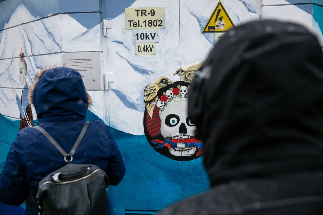 Tibeto skvere atidengta J. Užkuraitytės tapybos kompozicija