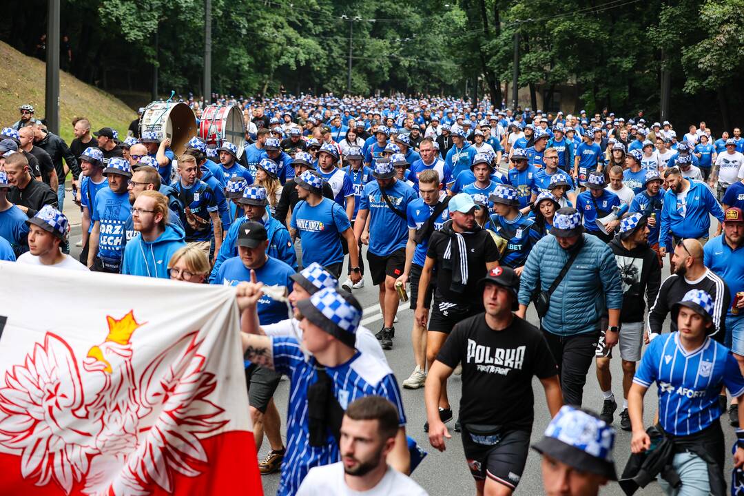 Pozanės „Lech“ sirgalių eisena į Dariaus ir Girėno stadioną