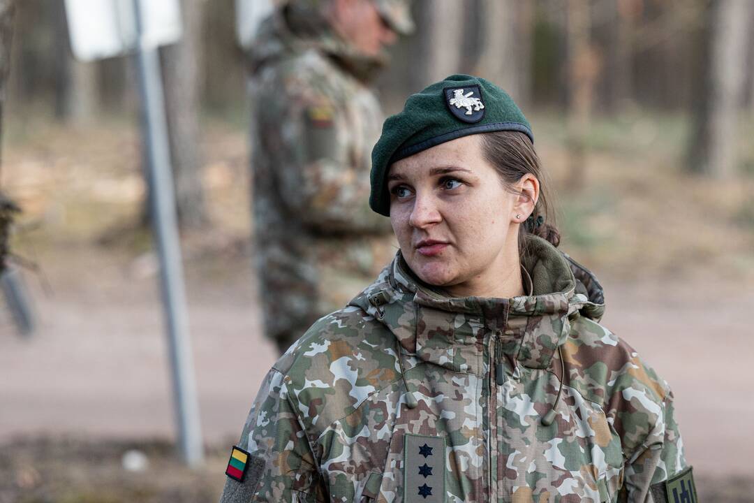 Pabradės gelbėjimo operacijos vadovo komentaras ir į poligoną vykstanti technika