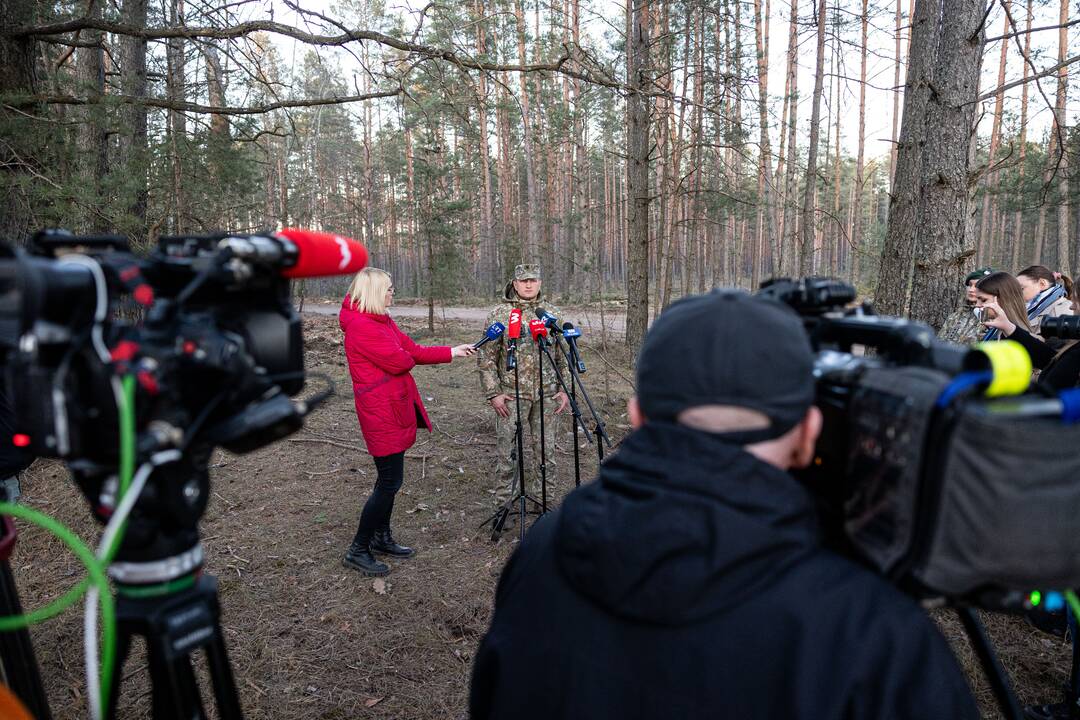Pabradės gelbėjimo operacijos vadovo komentaras ir į poligoną vykstanti technika