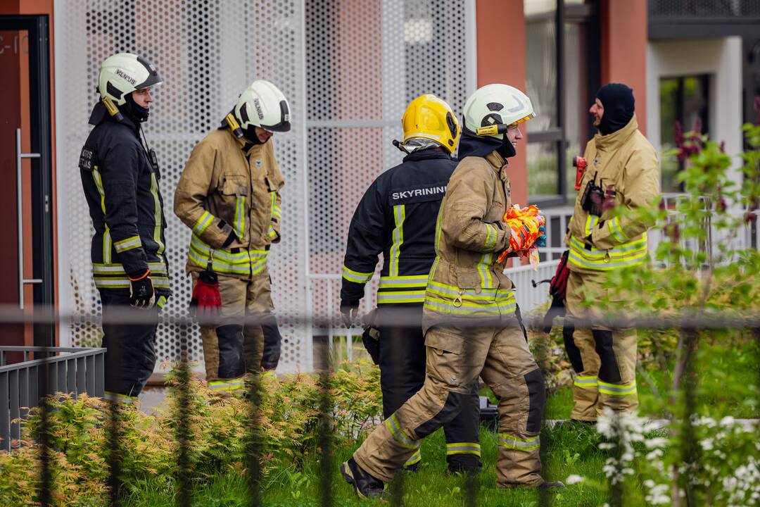 Prie Sausio 13-osios g. 31 namo specialiųjų tarnybų sujudimas