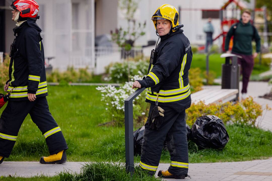 Prie Sausio 13-osios g. 31 namo specialiųjų tarnybų sujudimas