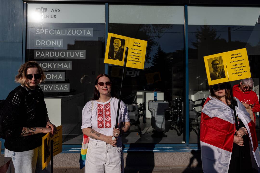 Baltarusių protestas prie Baltarusijos ambasados