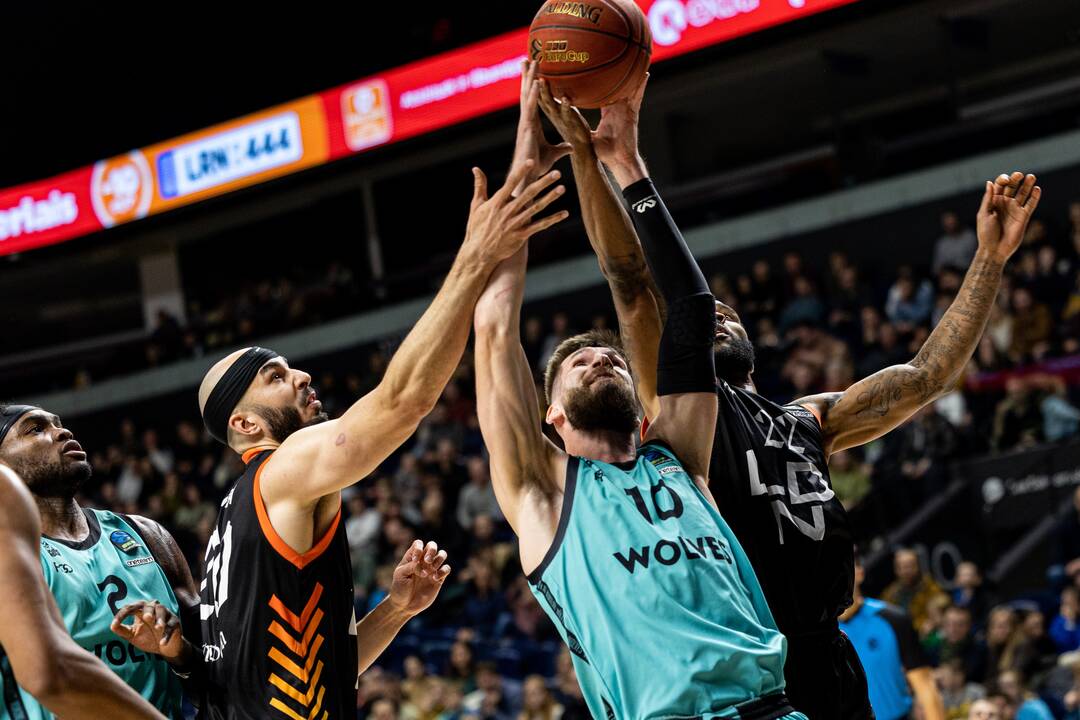 Europos taurė: Vilniaus „Wolves“ – Londono „Lions“ 87:101