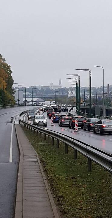 Avarija Europos prospekte: abiem kryptimis formuojasi spūstys