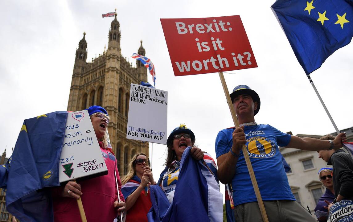 Th. May laimėjo svarbų balsavimą dėl parlamento vaidmens „Brexit“ procese