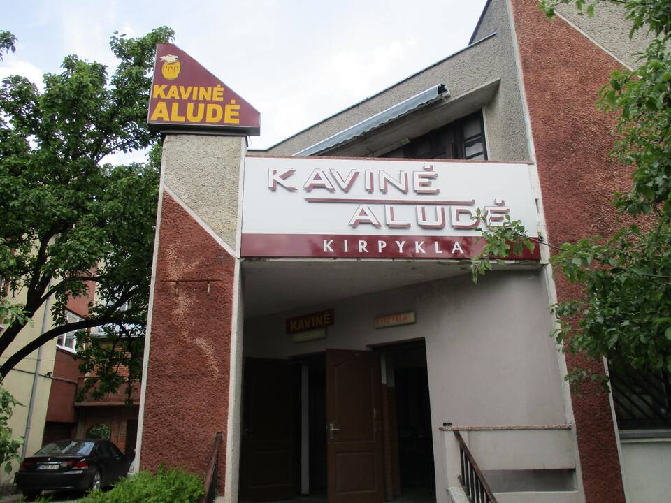 Nelepins ir rūkalių: „valstietis“ siūlo drausti rūkyti prie kavinių, barų