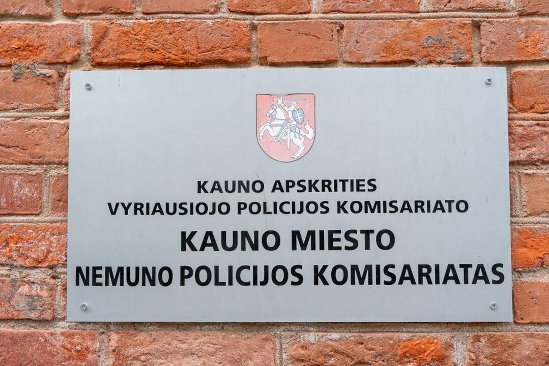 Kauno policijos pareigūnai ieško rankinės savininkės