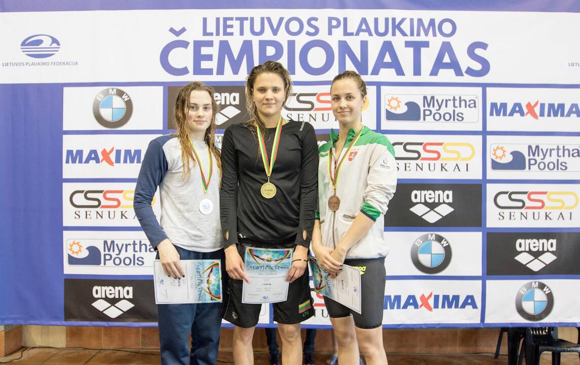 Rūta Meilutytė per apšilimą