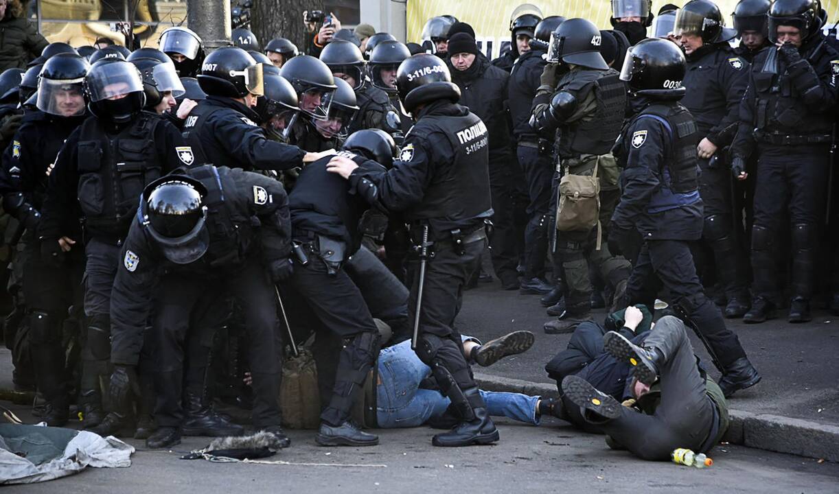 Kijeve protestuotojai susirėmė su policija