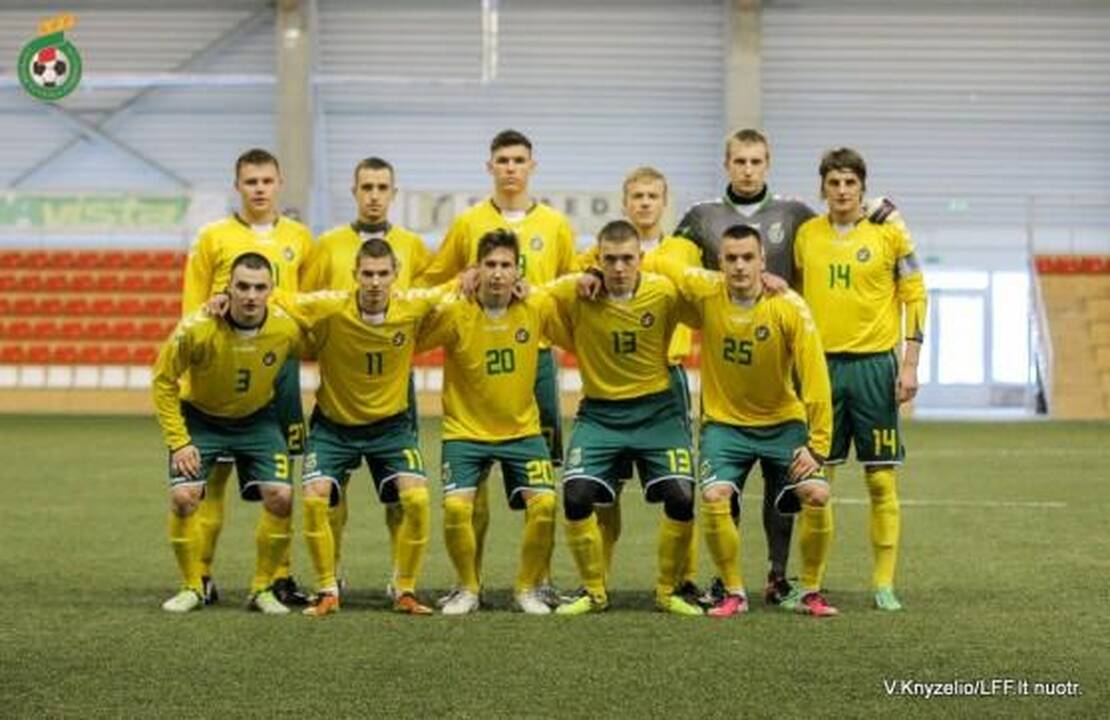 Lietuvos U-21 rinktinę Latvijos futbolininkai skaudžiai nubaudė mačo pabaigoje