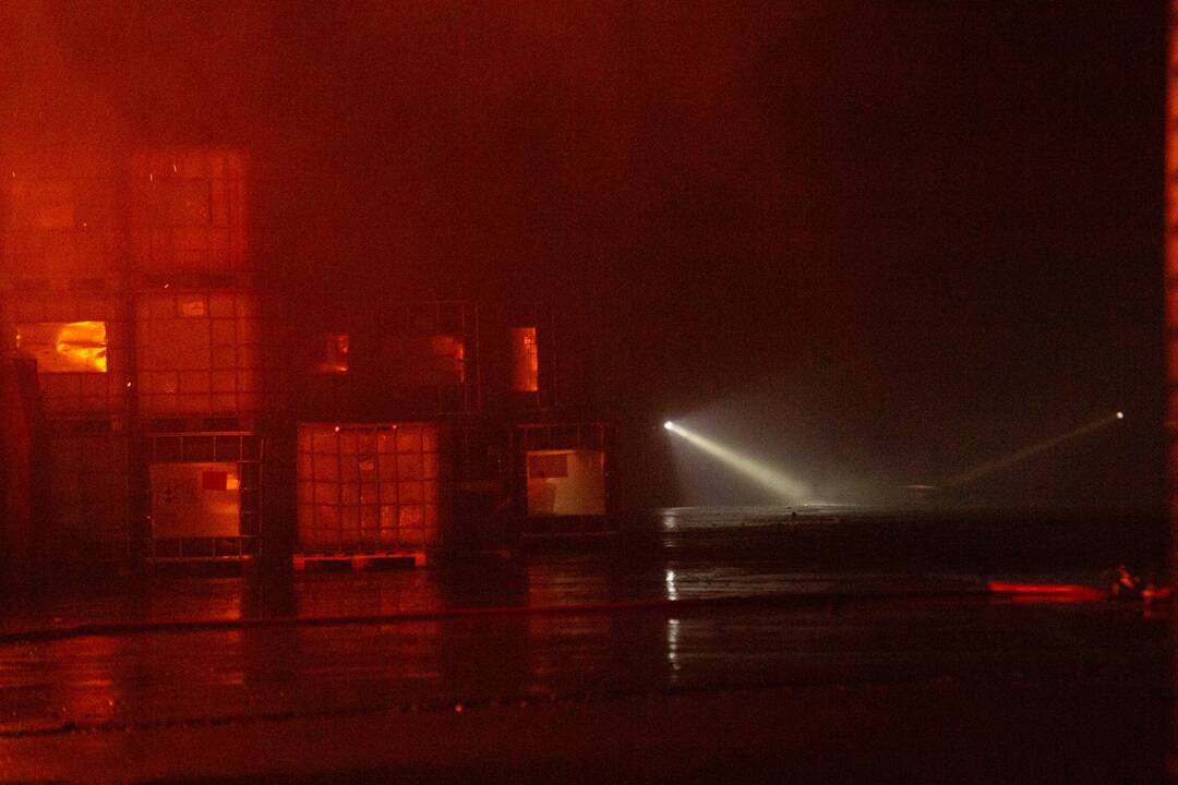 Gaisras „Žalvaryje“, dega pavojingos atliekos