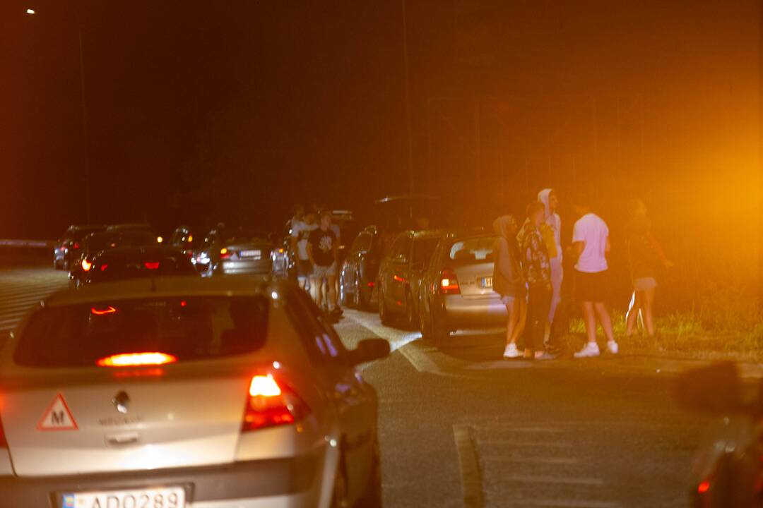 Gaisras „Žalvaryje“, dega pavojingos atliekos