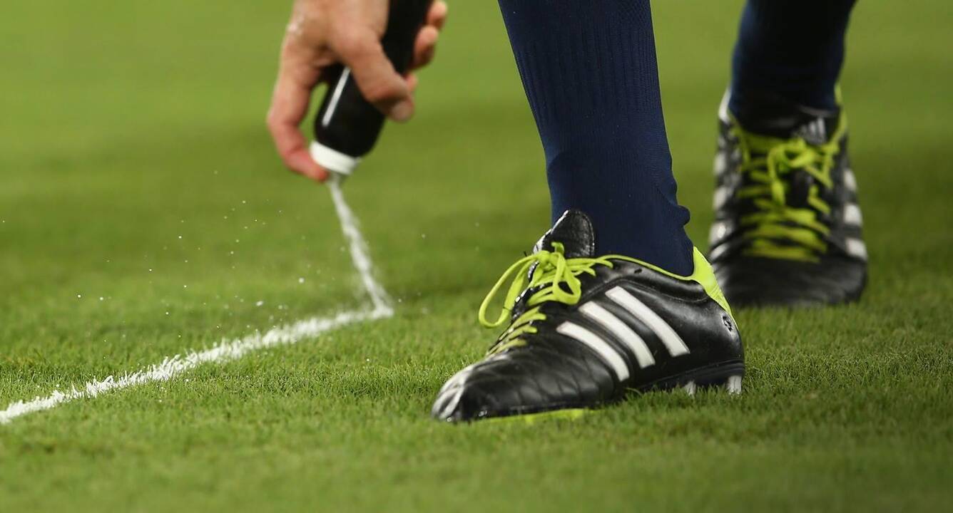 FIFA naujiena – baltas purškalas