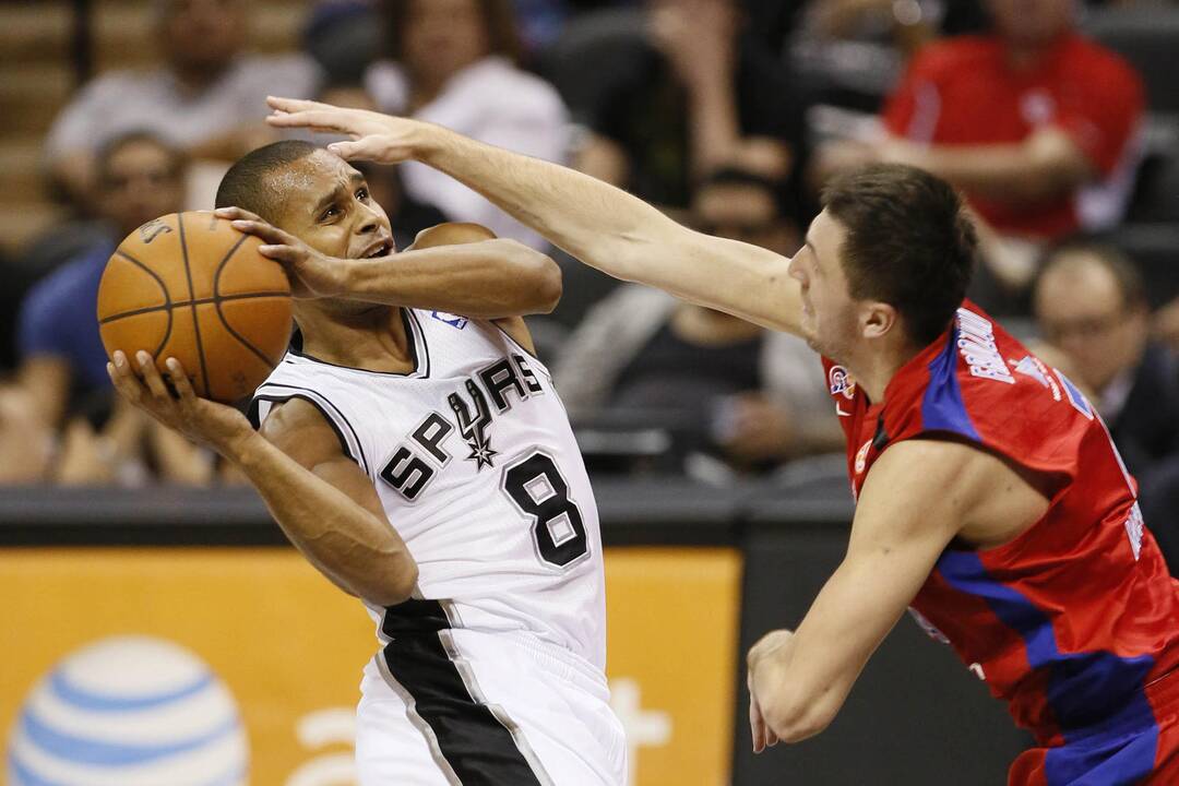 NBA čempionai trečią pergalę reguliariajame sezone iškovojo Los Andžele