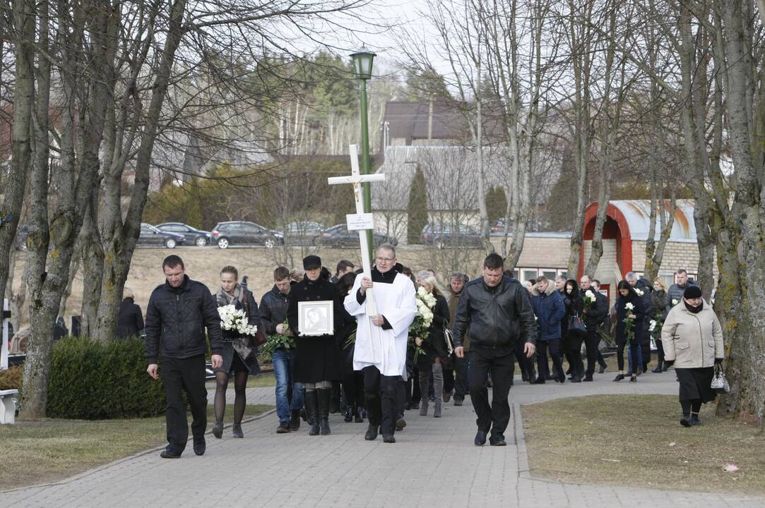 I. Strazdauskaitės laidotuvės