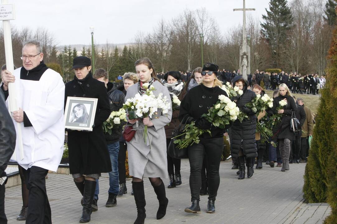 I. Strazdauskaitės laidotuvės