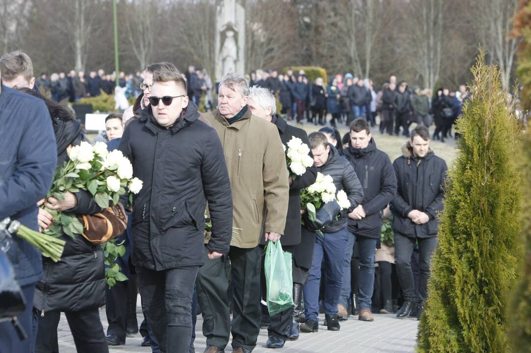 I. Strazdauskaitės laidotuvės