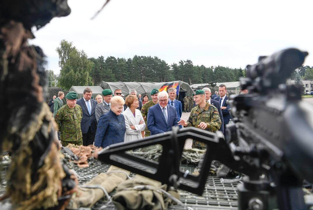 NATO karius aplankė prezidentai