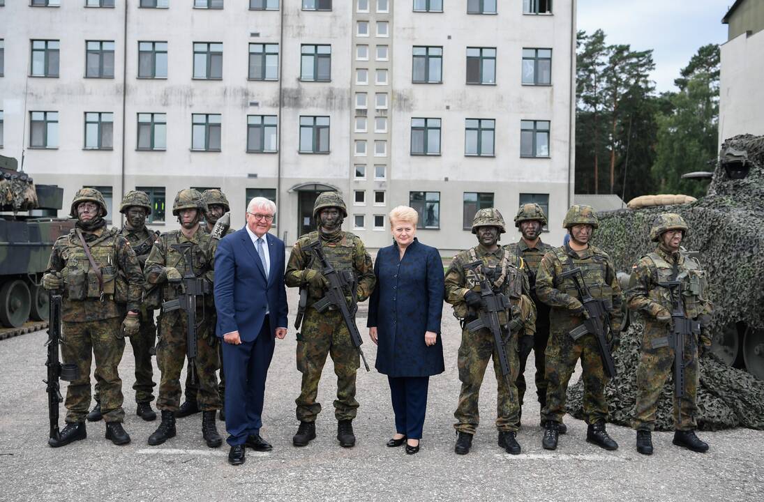 NATO karius aplankė prezidentai