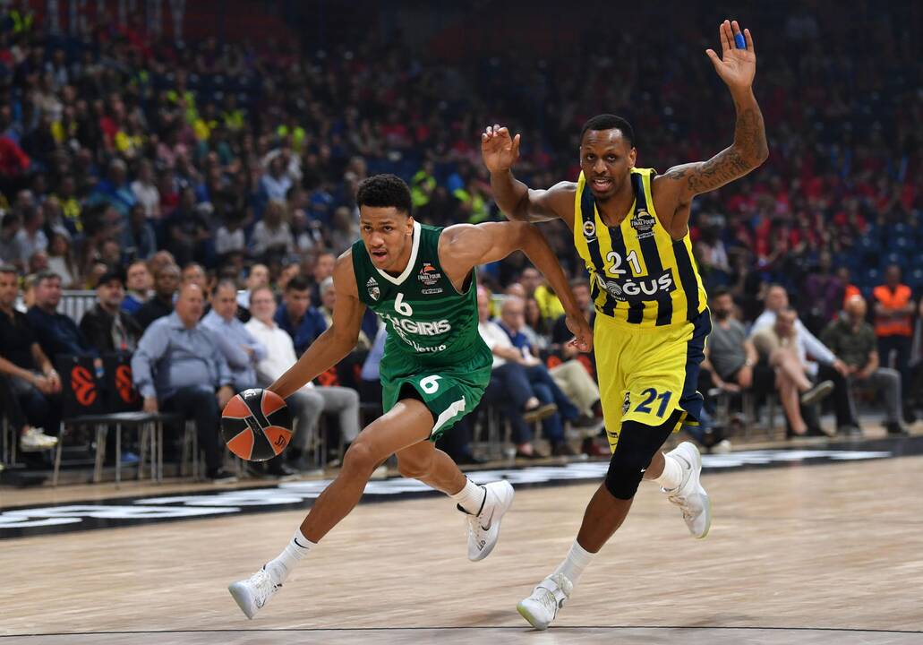 Eurolygos pusfinalis: „Žalgiris“ -  „Fenerbahce“ 67:76