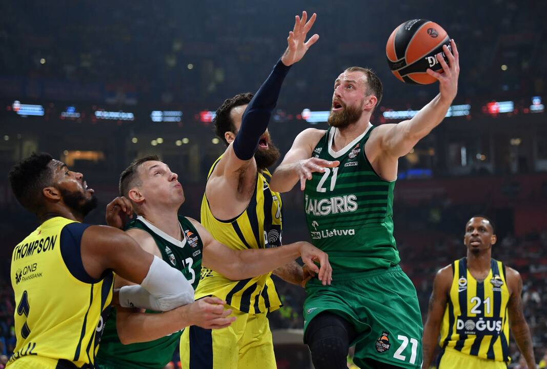 Eurolygos pusfinalis: „Žalgiris“ -  „Fenerbahce“ 67:76