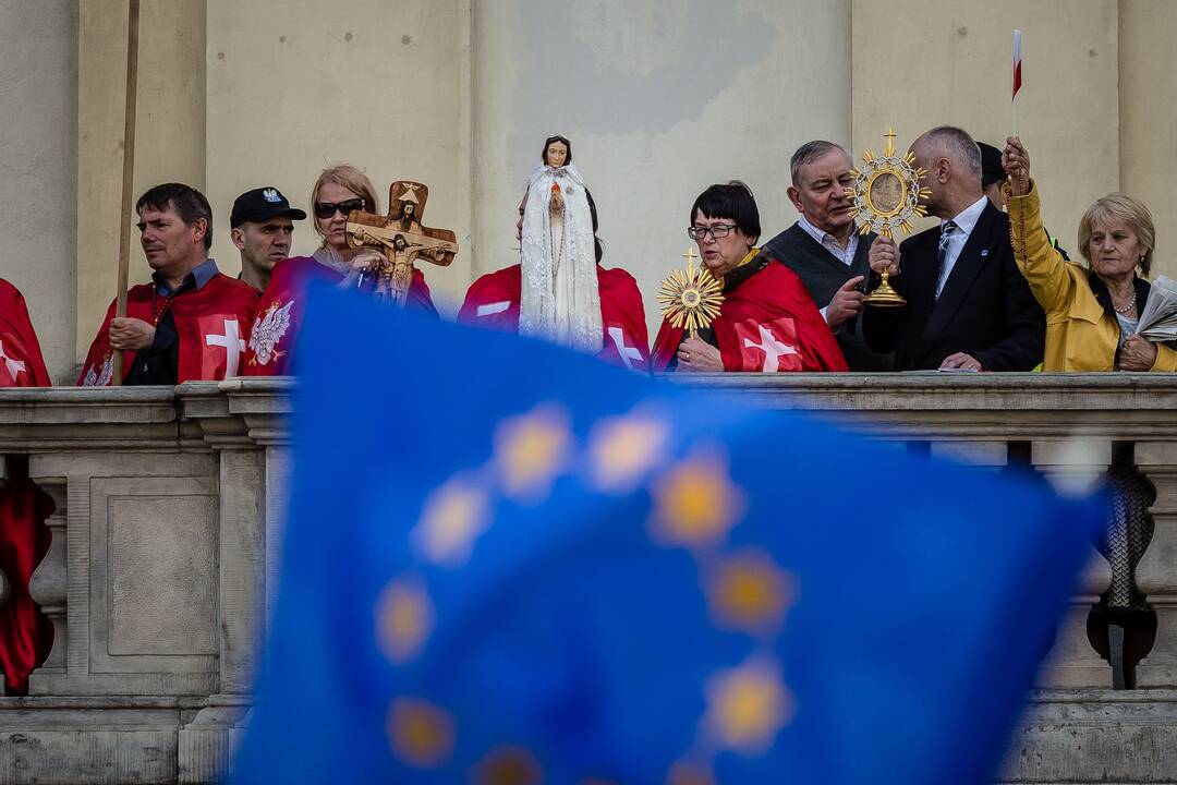 Eitynės Varšuvoje už demokratiją ir ES