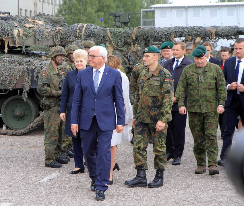 NATO karius aplankė prezidentai