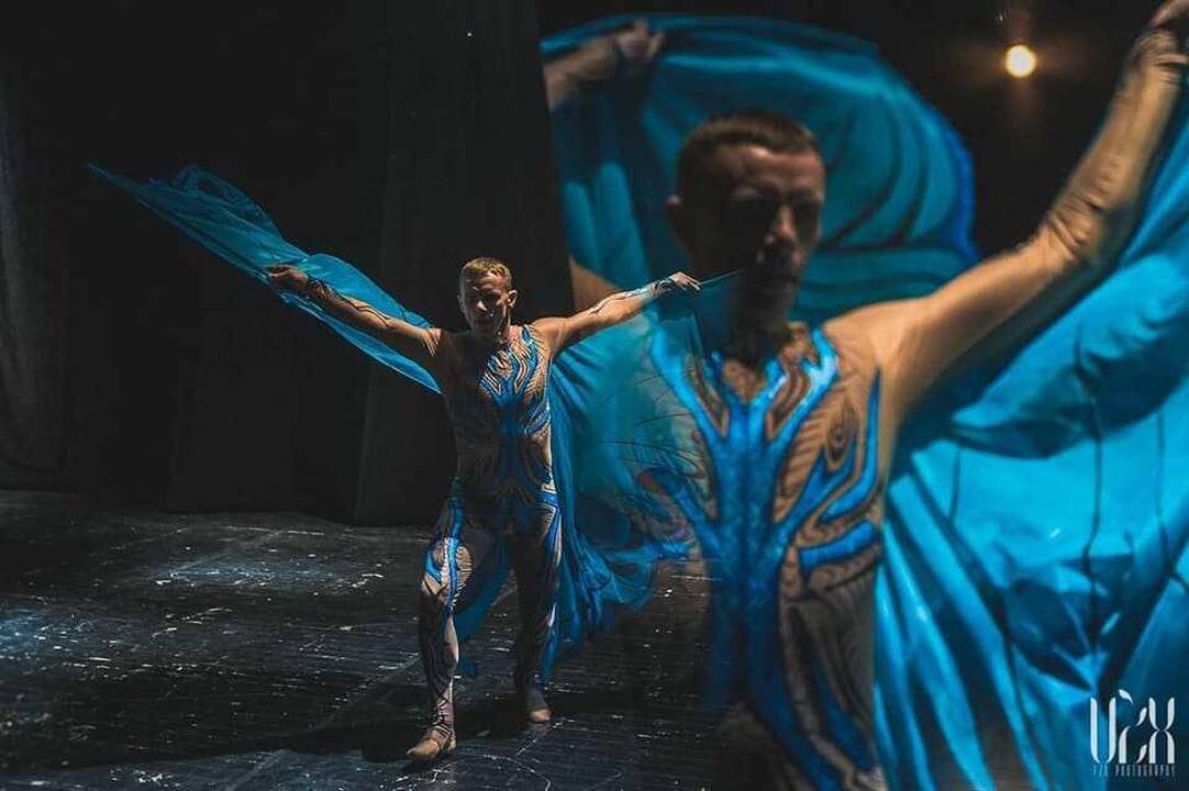Scenos iš šokio spektaklio „Alisa stebuklų šalyje“.