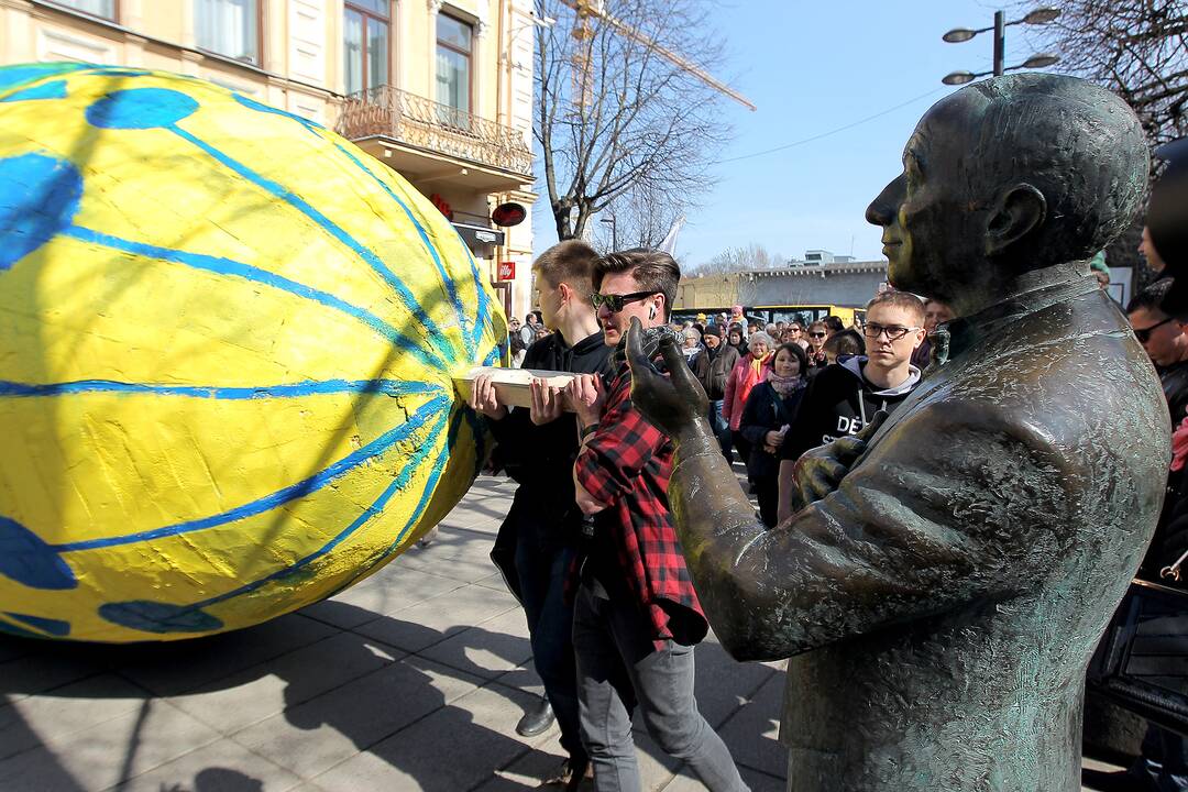 Studentai Kauno centre rideno rekordinį margutį.