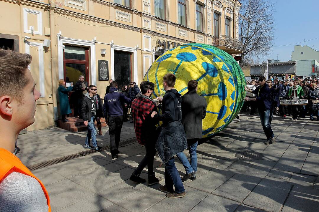 Studentai Kauno centre rideno rekordinį margutį.