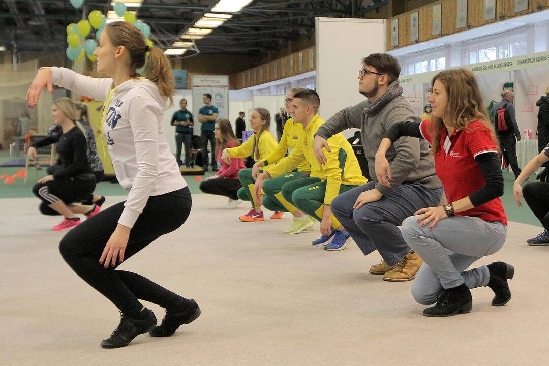 Kaune lengvosios atletikos ir futbolo maniežuose vyksta sveikatos paroda ir sporto mugė.