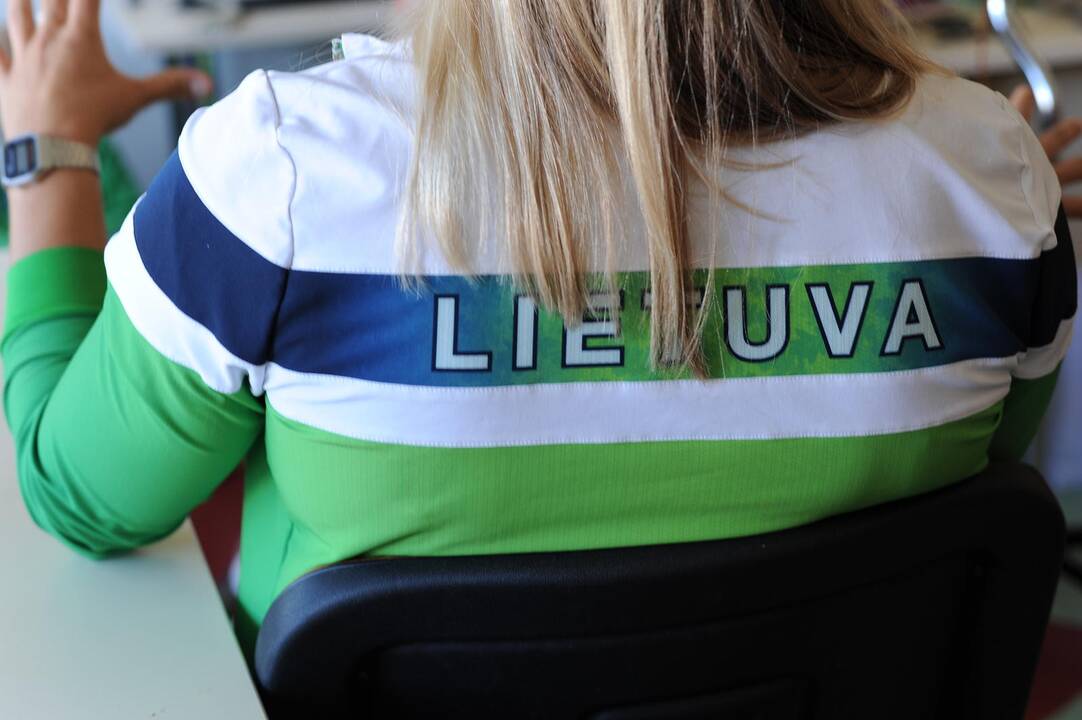 R. Meilutytė aplankė sergančius vaikus