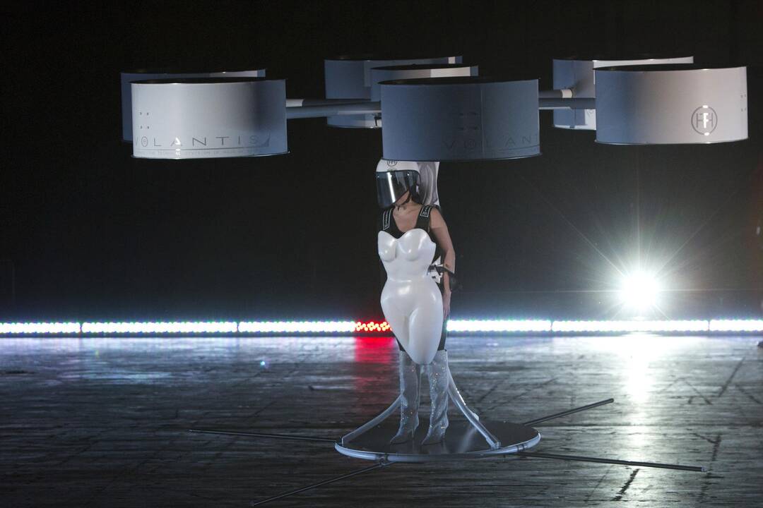 Lady Gaga "Artpop" pristatė rinktiniams gerbėjams