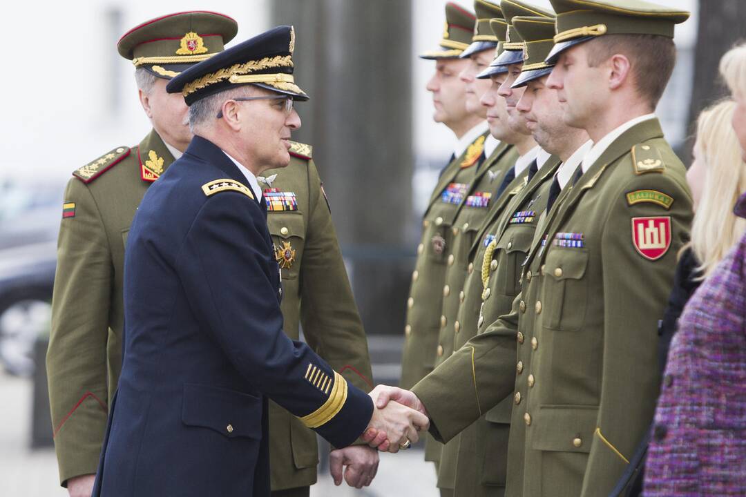 Lietuvoje vieši NATO pajėgų Europoje vadas