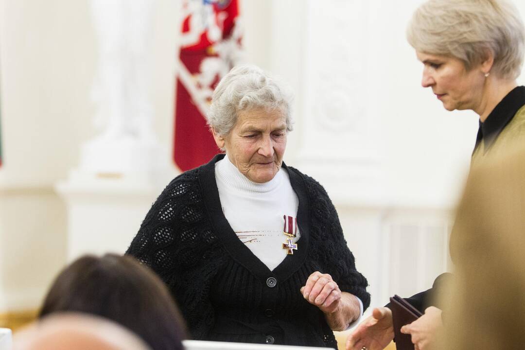 Prezidentė apdovanojo žydų gelbėtojus