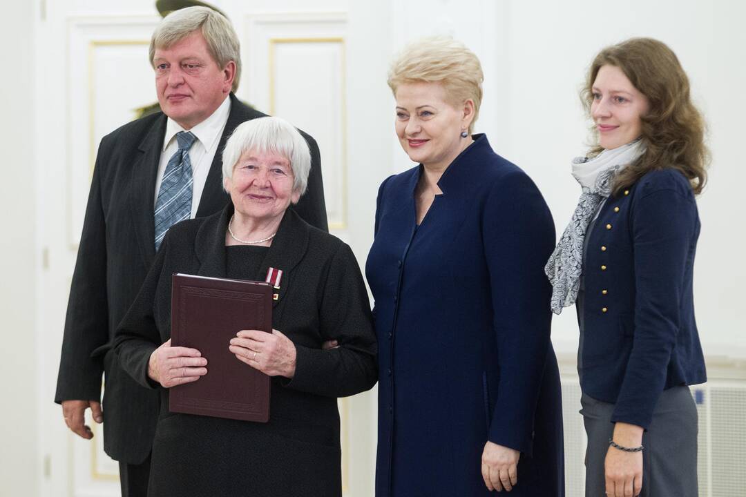 Prezidentė apdovanojo žydų gelbėtojus