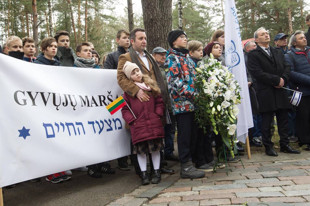 Panerių memoriale vyko Gyvųjų maršo procesija