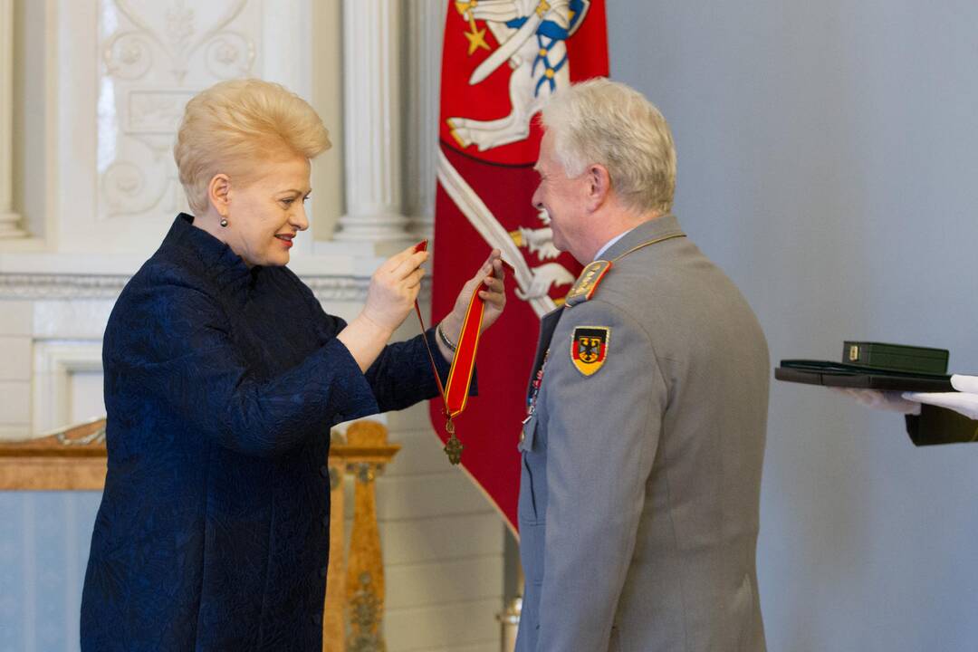 Vokietijos kariuomenės vadui įteiktas apdovanojimas