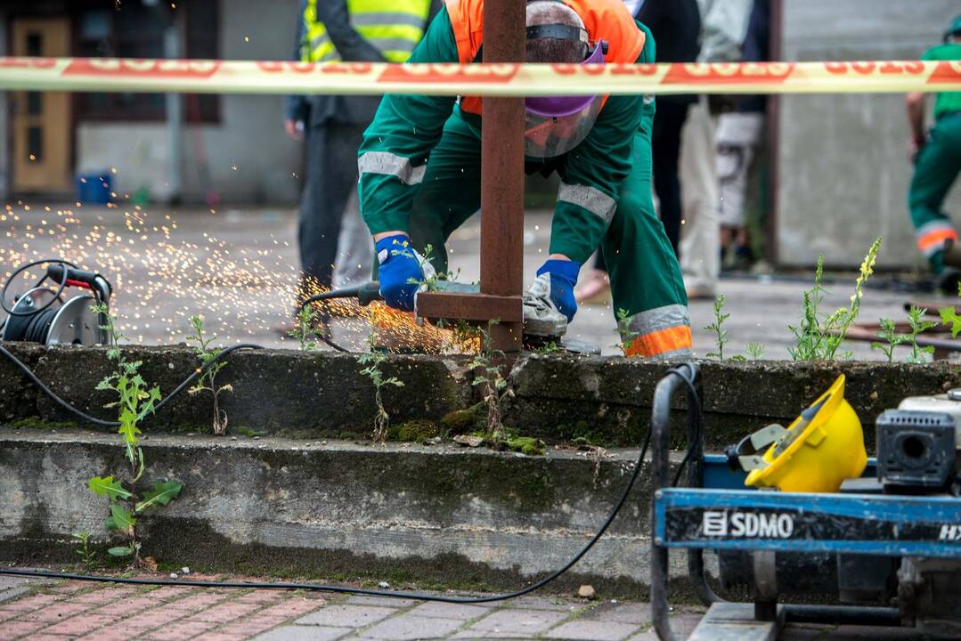 Nelegalių statinių griovimas