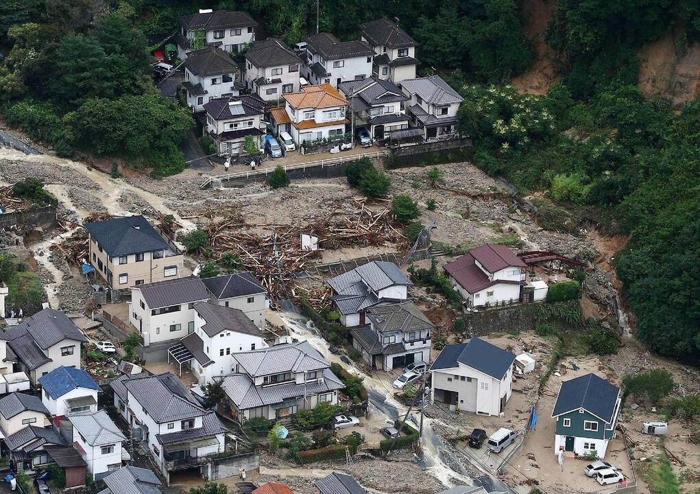 Nuslinkusi žemės nuošliauža Japonijoje